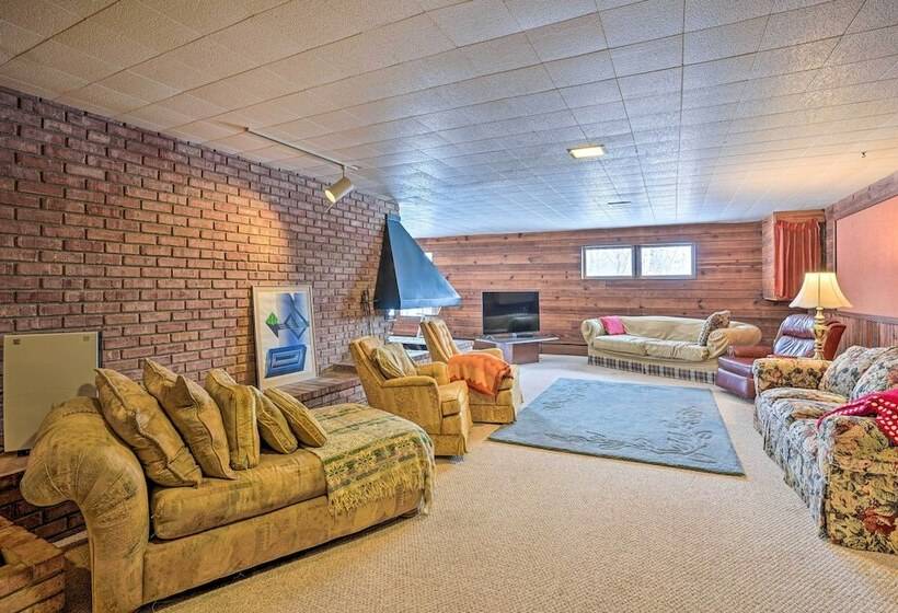 15 Mi To Downtown Minneapolis: Retreat On 5 Acres