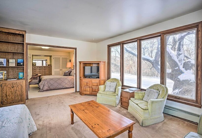 15 Mi To Downtown Minneapolis: Retreat On 5 Acres