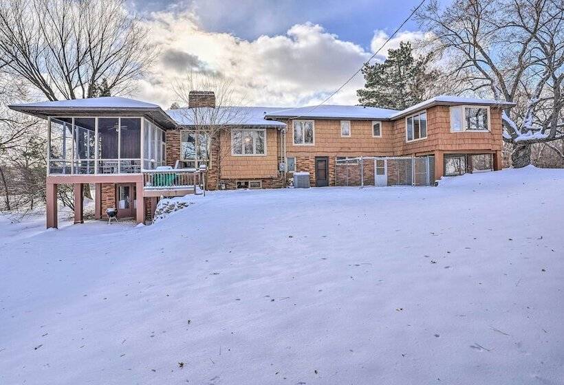 15 Mi To Downtown Minneapolis: Retreat On 5 Acres