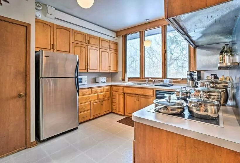 15 Mi To Downtown Minneapolis: Retreat On 5 Acres