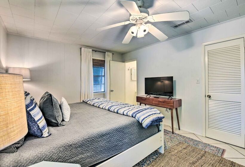 Single Story Bayside Retreat W/ Water Views!