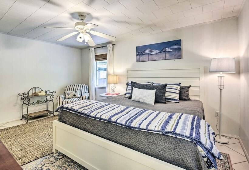 Single Story Bayside Retreat W/ Water Views!