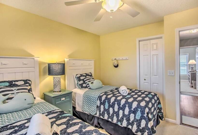 Spacious Beach Cottage W/ Private Dock Access