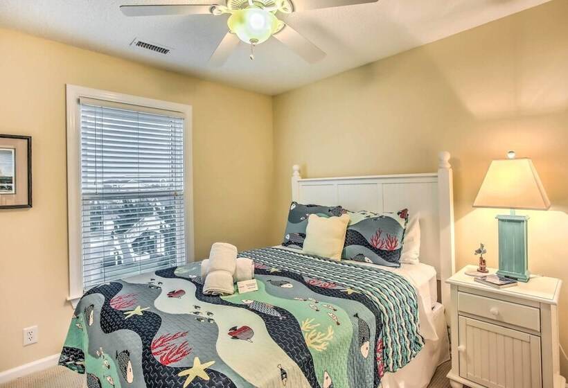 Spacious Beach Cottage W/ Private Dock Access