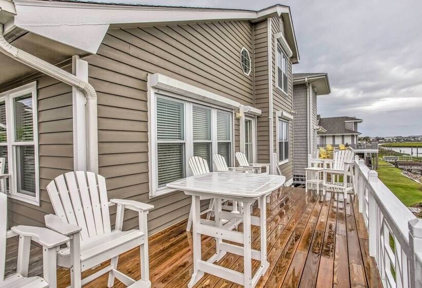 Spacious Beach Cottage W/ Private Dock Access