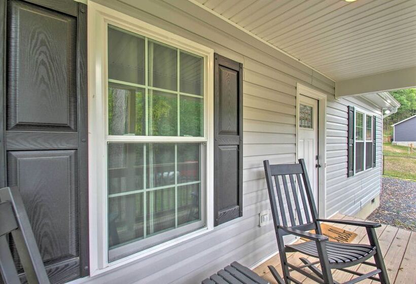 Stunning New Market Home W/ Mtn Views & Hot Tub!