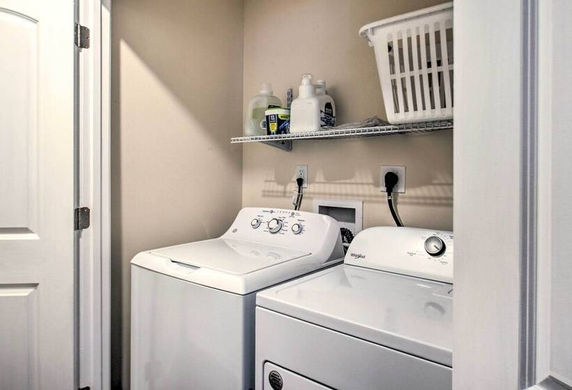 Stunning New Market Home W/ Mtn Views & Hot Tub!