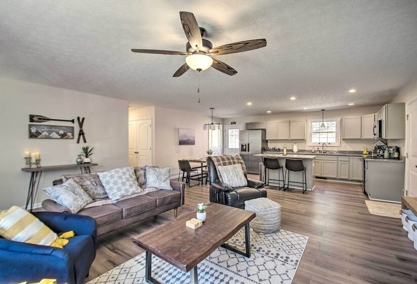 Stunning New Market Home W/ Mtn Views & Hot Tub!