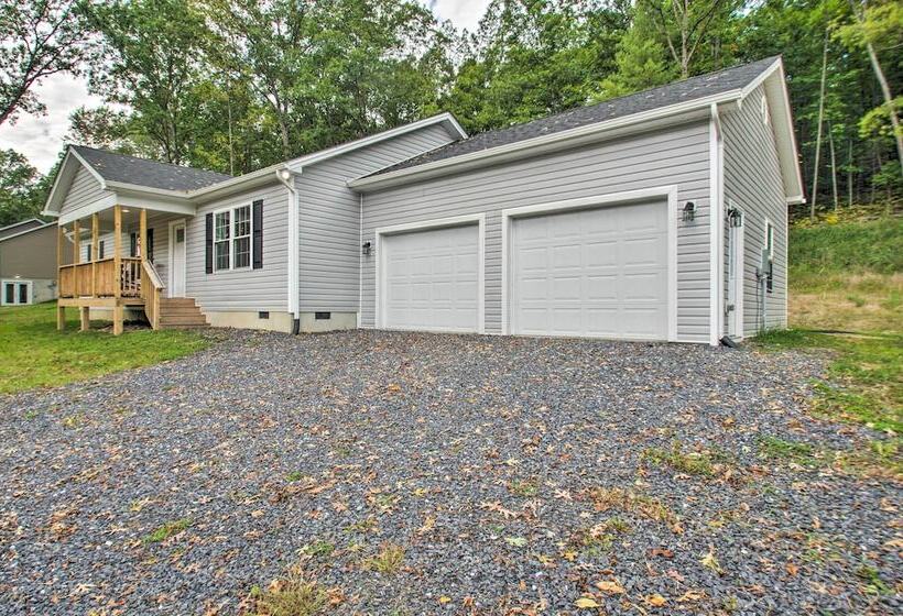 Stunning New Market Home W/ Mtn Views & Hot Tub!