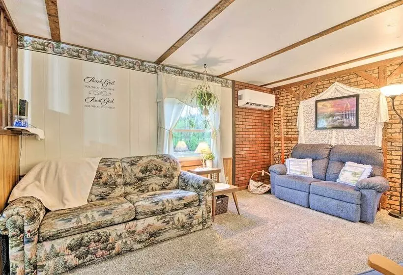 Unique Creekside Escape   Enjoy On Site Goats!