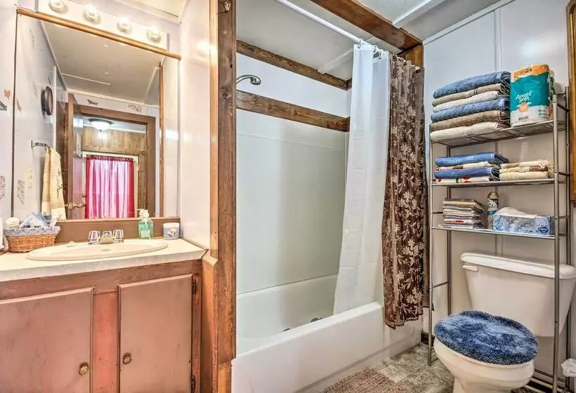 Unique Creekside Escape   Enjoy On Site Goats!