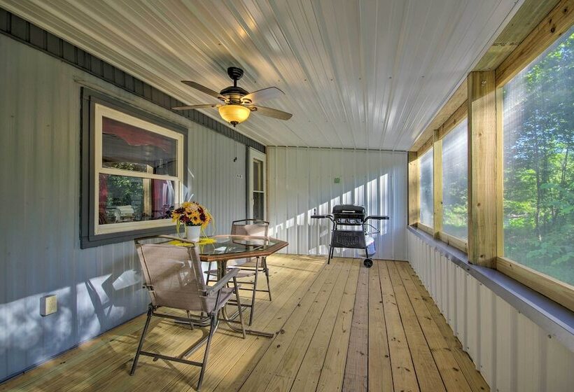 Unique Creekside Escape   Enjoy On Site Goats!