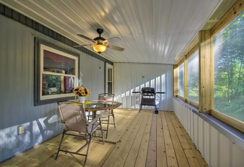 Unique Creekside Escape   Enjoy On Site Goats!