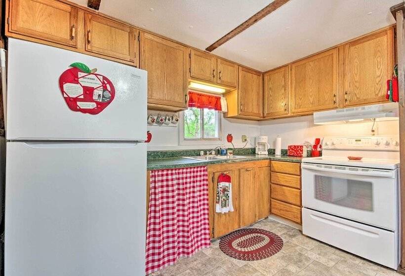 Unique Creekside Escape Enjoy On Site Goats!