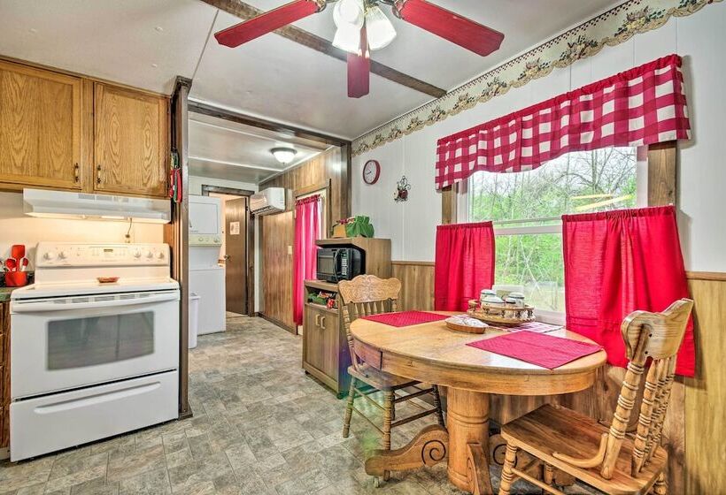 Unique Creekside Escape   Enjoy On Site Goats!