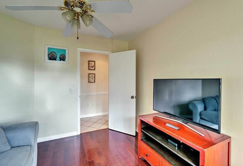 Pet Friendly Home W/ Pool, Close To Venice Beaches