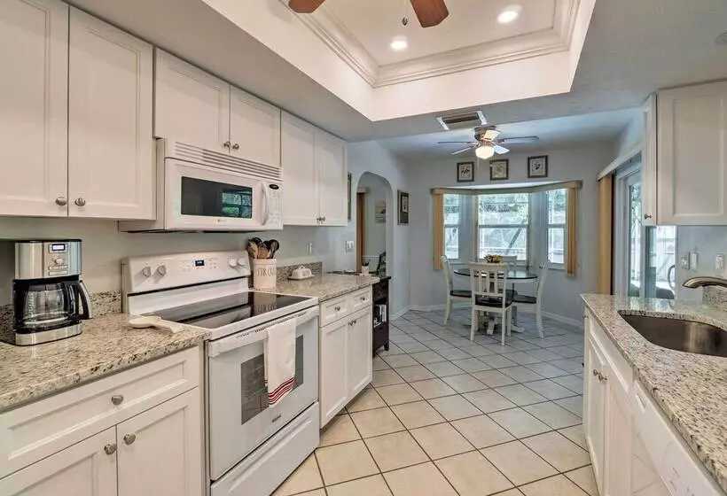 Pet Friendly Home W/ Pool, Close To Venice Beaches