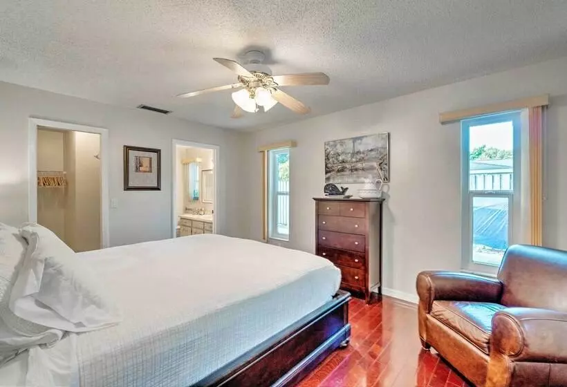 Pet Friendly Home W/ Pool, Close To Venice Beaches