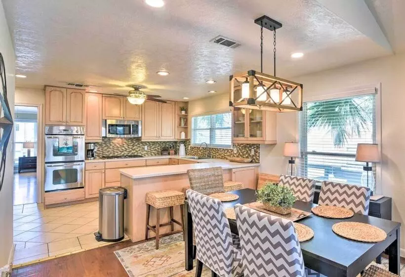 Jamaica Beach Waterfront Getaway: Kayaks & Dock!