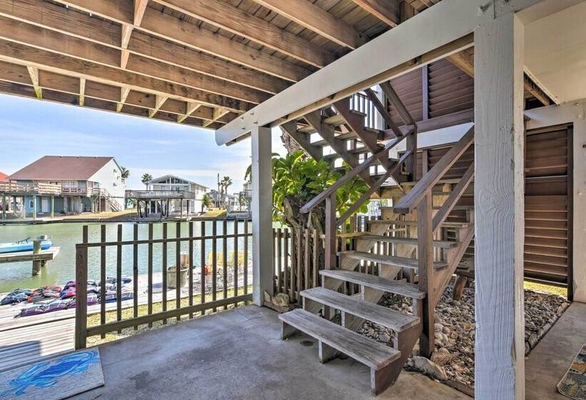 Jamaica Beach Waterfront Getaway: Kayaks & Dock!