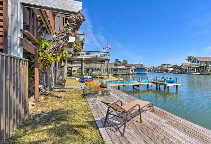 Jamaica Beach Waterfront Getaway: Kayaks & Dock!
