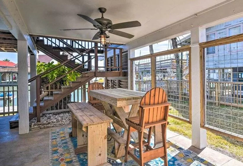 Jamaica Beach Waterfront Getaway: Kayaks & Dock!