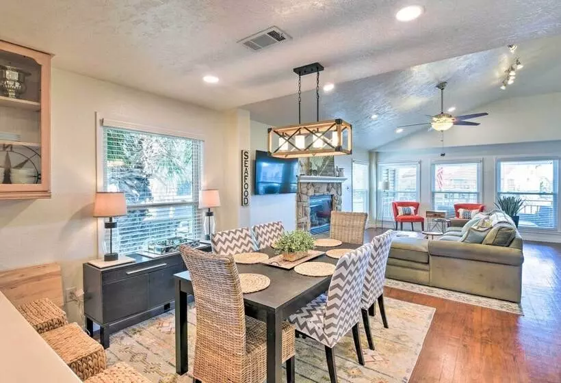 Jamaica Beach Waterfront Getaway: Kayaks & Dock!