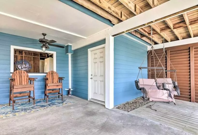 Jamaica Beach Waterfront Getaway: Kayaks & Dock!