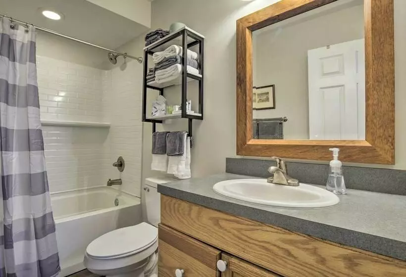 Warm + Peaceful Home W/ Fire Pit On Haw River