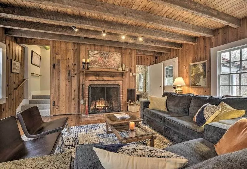 Warm + Peaceful Home W/ Fire Pit On Haw River