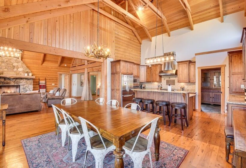 Wooded Cabin: Mtn Views, Hot Tub & 2 Decks!