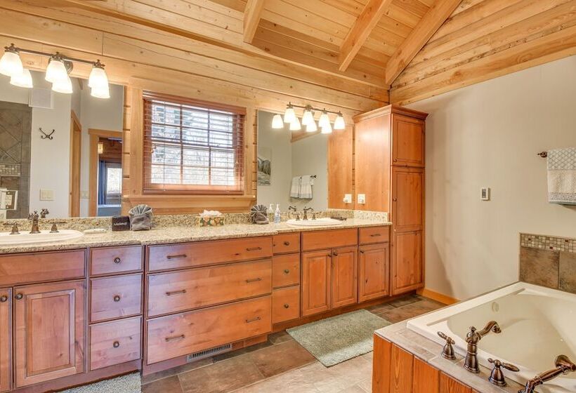 Wooded Cabin: Mtn Views, Hot Tub & 2 Decks!