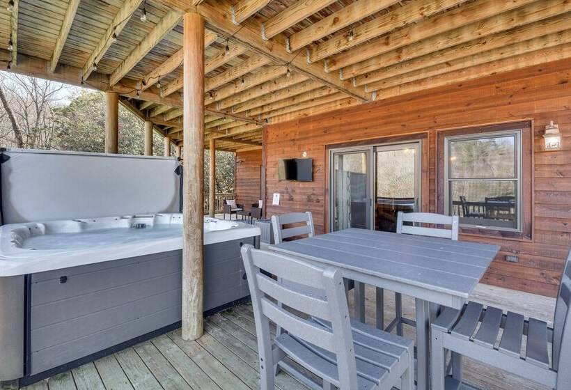 Wooded Cabin: Mtn Views, Hot Tub & 2 Decks!