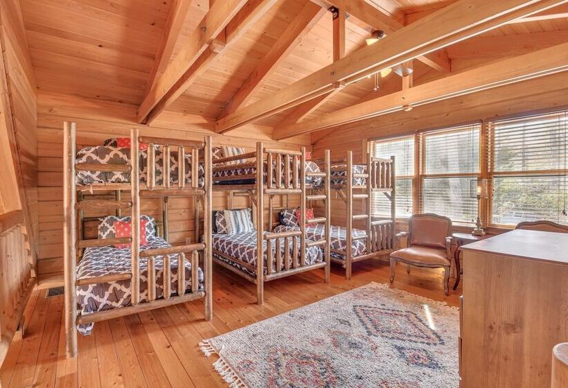 Wooded Cabin: Mtn Views, Hot Tub & 2 Decks!