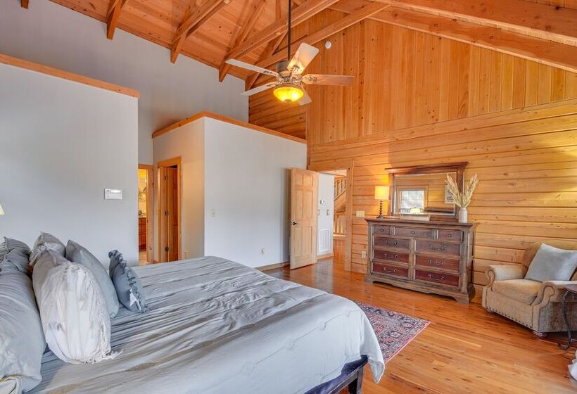 Wooded Cabin: Mtn Views, Hot Tub & 2 Decks!