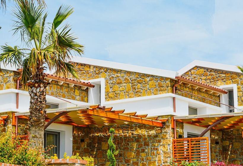 Akrolithos Luxury Suites