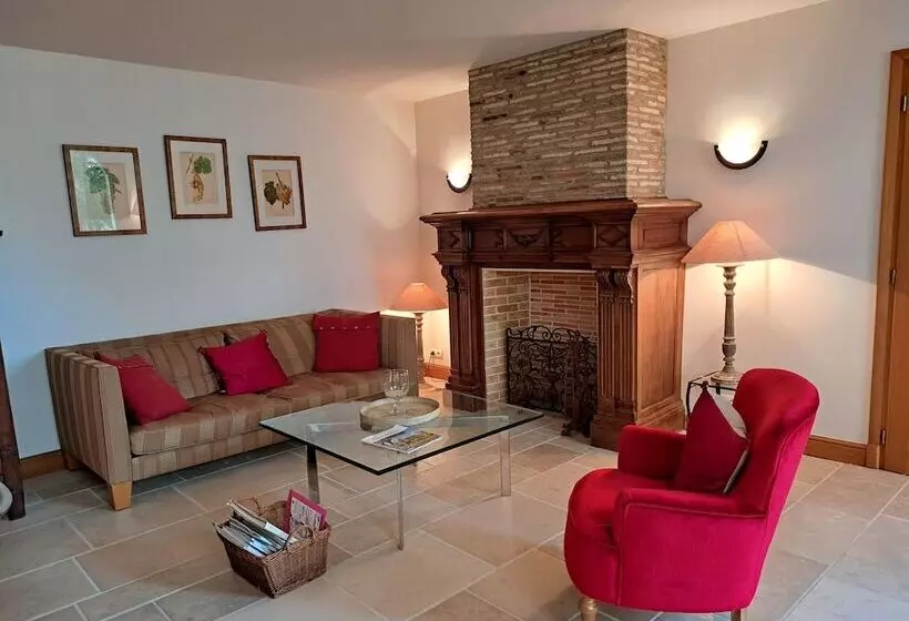 Aamiaismajoitus (B&B) Chambre D Hôtes Château De Lussac