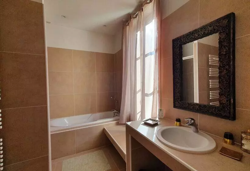 Aamiaismajoitus (B&B) Chambre D Hôtes Château De Lussac