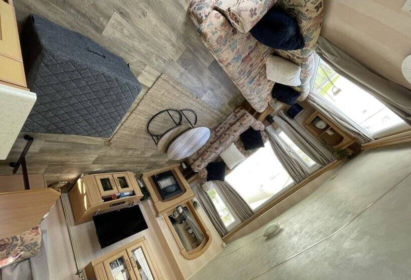 Great 8 Berth Caravan For Hire In Skegness Ref 33069f