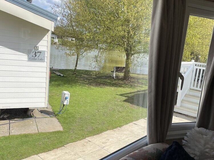 Great 8 Berth Caravan For Hire In Skegness Ref 33069f