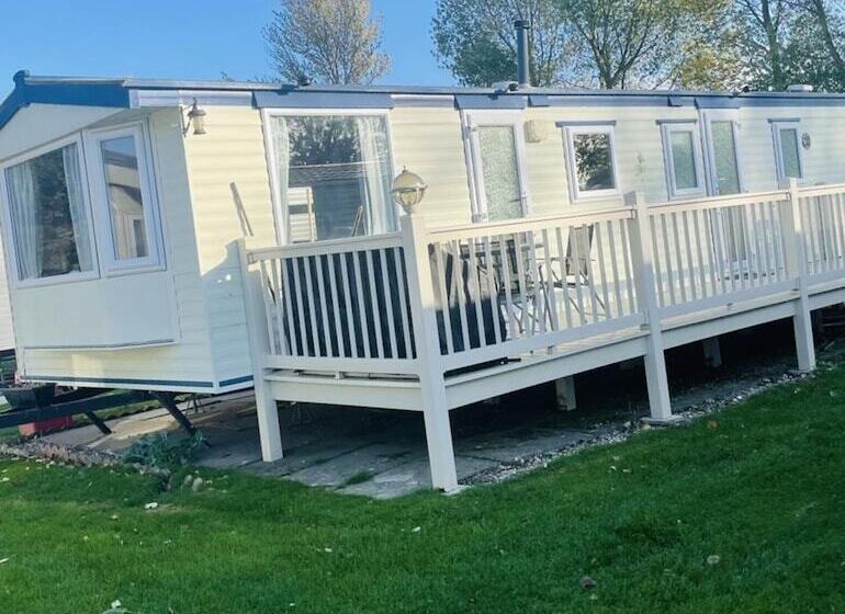Great 8 Berth Caravan For Hire In Skegness Ref 33069f