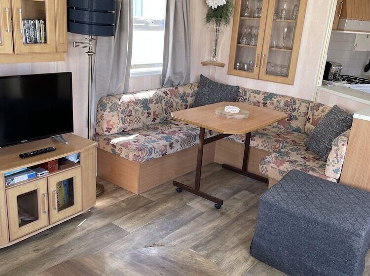 Great 8 Berth Caravan For Hire In Skegness Ref 33069f