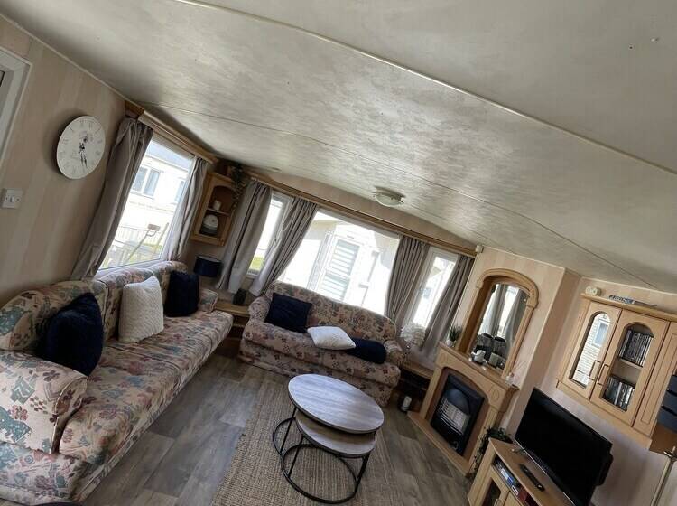 Great 8 Berth Caravan For Hire In Skegness Ref 33069f