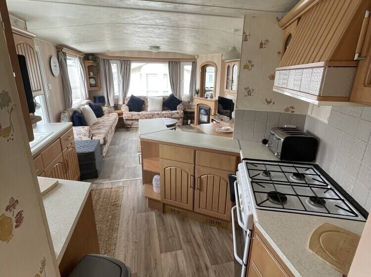 Great 8 Berth Caravan For Hire In Skegness Ref 33069f