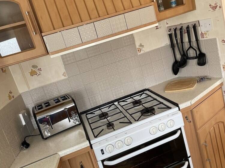 Great 8 Berth Caravan For Hire In Skegness Ref 33069f