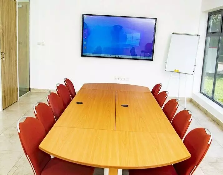 هتل Genesis Jersey Estate