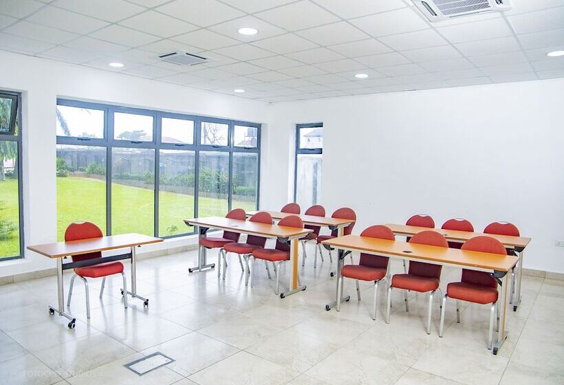 هتل Genesis Jersey Estate