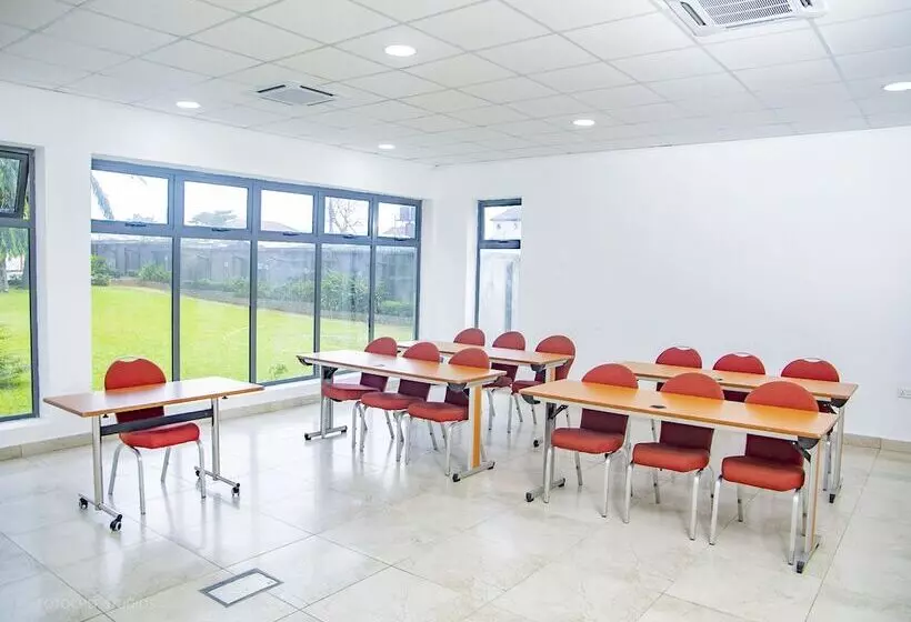 هتل Genesis Jersey Estate