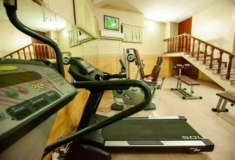 هتل Genesis Jersey Estate