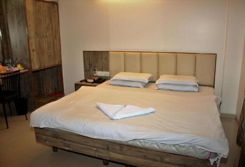 酒店 Niraj International